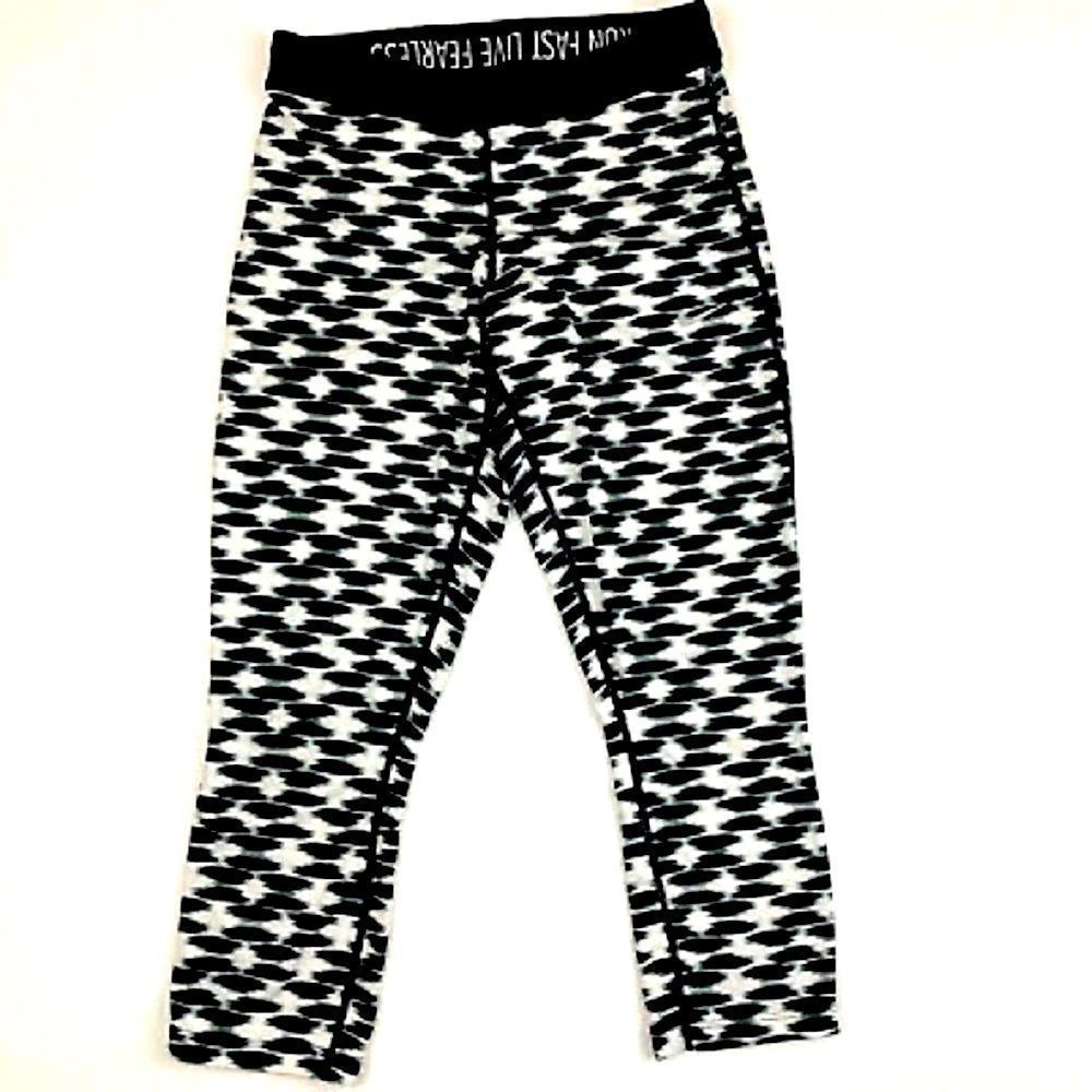 Nike Dri-Fit Capri Athletic Leggings Black and White Size Medium
